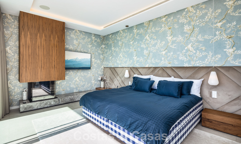Sensationele moderne luxevilla te koop met zeezicht in “gated” El Madroñal in het gebied van Marbella - Benahavis 779454