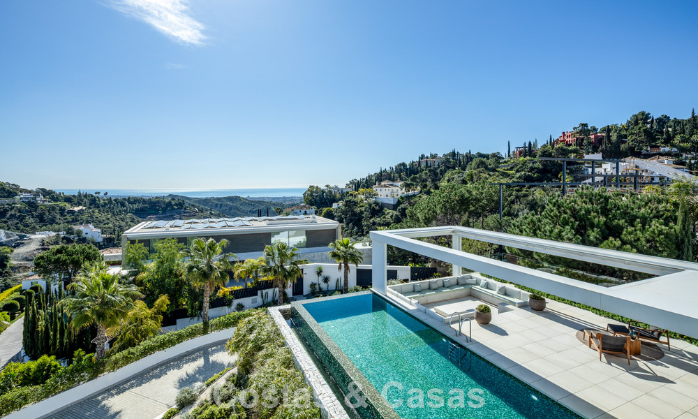 Sensationele moderne luxevilla te koop met zeezicht in “gated” El Madroñal in het gebied van Marbella - Benahavis 779455