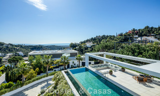 Sensationele moderne luxevilla te koop met zeezicht in “gated” El Madroñal in het gebied van Marbella - Benahavis 779455 