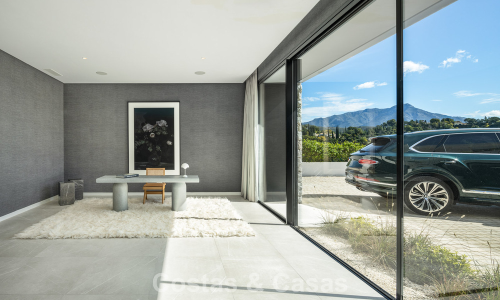 Sensationele moderne luxevilla te koop met zeezicht in “gated” El Madroñal in het gebied van Marbella - Benahavis 779458