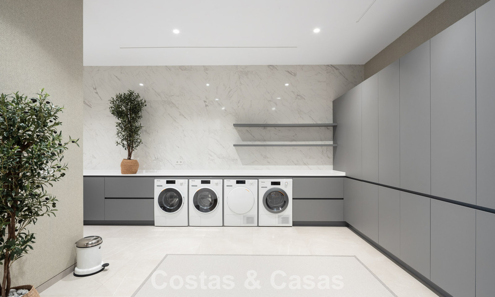 Sensationele moderne luxevilla te koop met zeezicht in “gated” El Madroñal in het gebied van Marbella - Benahavis 779461