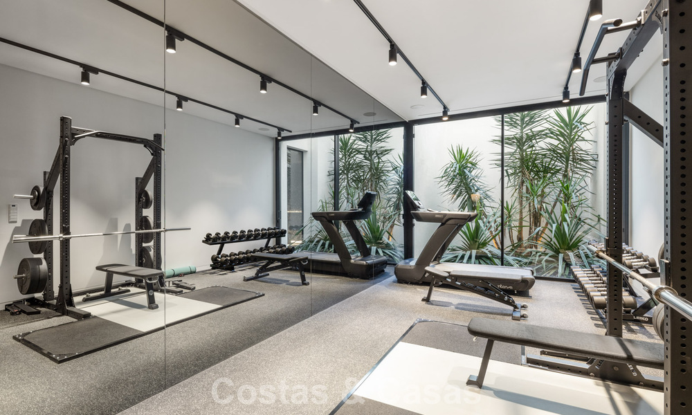 Sensationele moderne luxevilla te koop met zeezicht in “gated” El Madroñal in het gebied van Marbella - Benahavis 779463