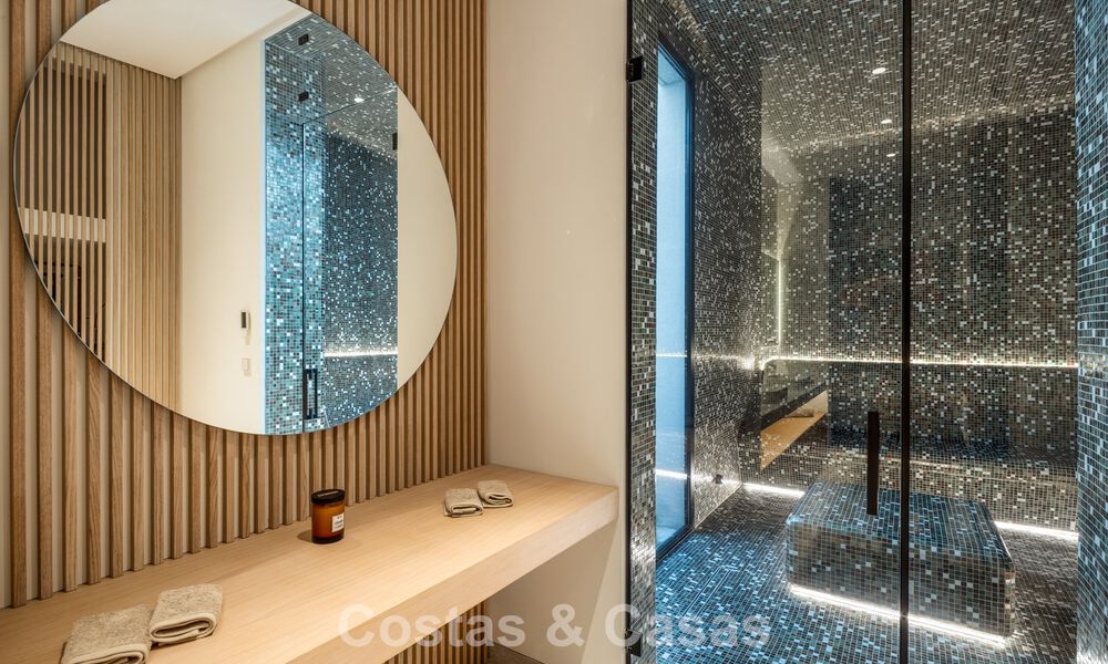 Sensationele moderne luxevilla te koop met zeezicht in “gated” El Madroñal in het gebied van Marbella - Benahavis 779465