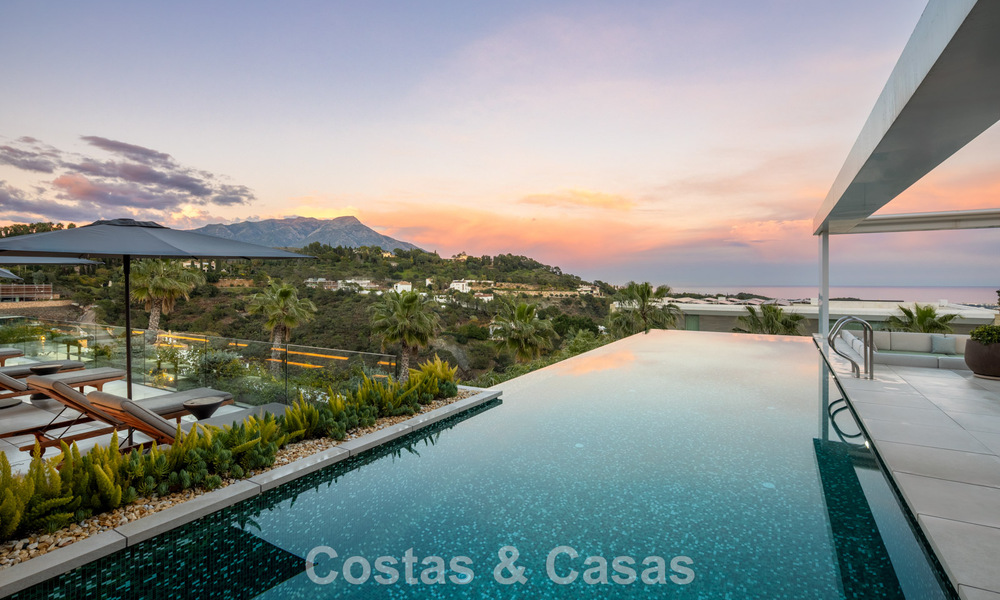 Sensationele moderne luxevilla te koop met zeezicht in “gated” El Madroñal in het gebied van Marbella - Benahavis 779469