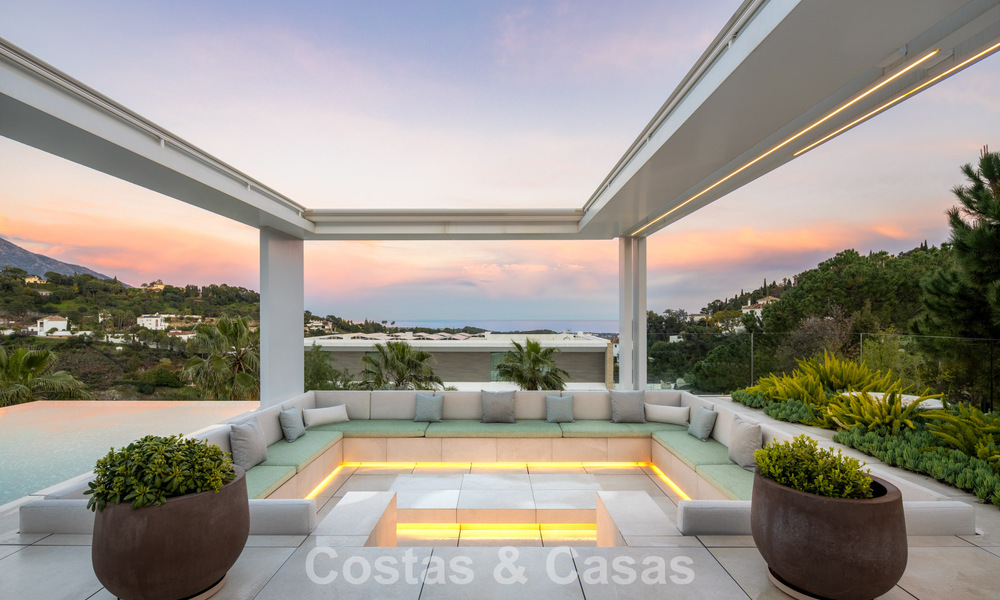Sensationele moderne luxevilla te koop met zeezicht in “gated” El Madroñal in het gebied van Marbella - Benahavis 779470