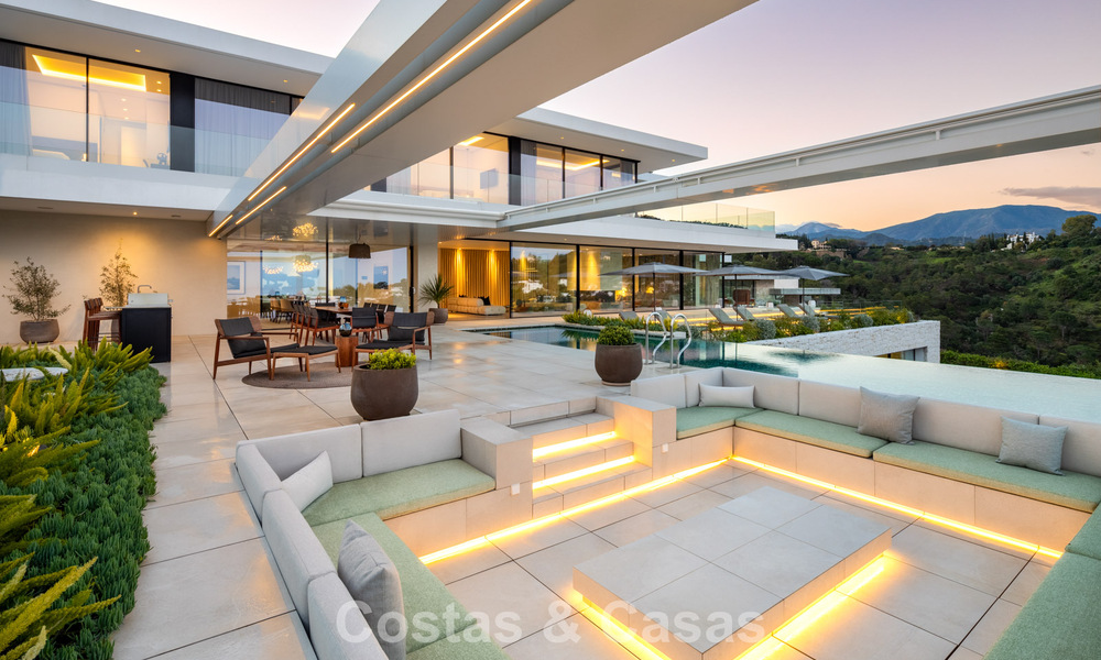 Sensationele moderne luxevilla te koop met zeezicht in “gated” El Madroñal in het gebied van Marbella - Benahavis 779471