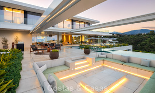 Sensationele moderne luxevilla te koop met zeezicht in “gated” El Madroñal in het gebied van Marbella - Benahavis 779471 