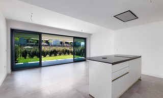 Instapklaar, nieuw modern appartement te koop in golfresort tussen Marbella en Estepona. Sterk verlaagd in prijs. 35982 