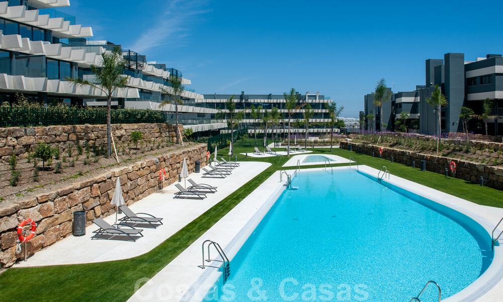Instapklaar, nieuw modern appartement te koop in golfresort tussen Marbella en Estepona. Sterk verlaagd in prijs. 36161