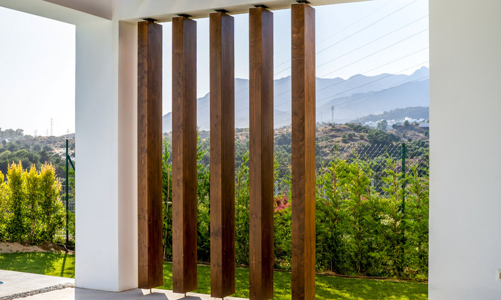 Instapklare, moderne villa in een gated community met schitterend uitzicht te koop in Oost-Marbella 36011
