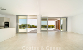 Instapklare, moderne villa in een gated community met schitterend uitzicht te koop in Oost-Marbella 36022 