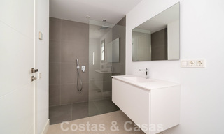 Instapklare, moderne villa in een gated community met schitterend uitzicht te koop in Oost-Marbella 36035 