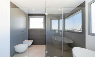 Instapklare, moderne villa in een gated community met schitterend uitzicht te koop in Oost-Marbella 36038 