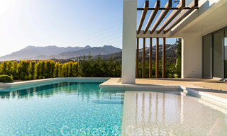 Instapklare, moderne villa in een gated community met schitterend uitzicht te koop in Oost-Marbella 36042 