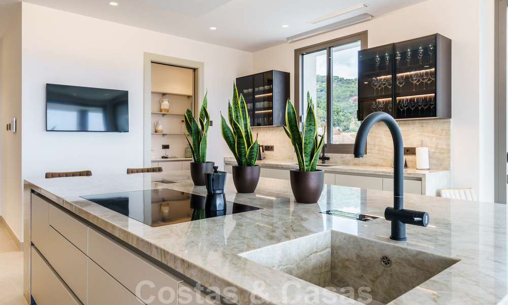 Nieuwbouw luxevilla te koop met zeezicht in het exclusieve La Zagaleta Golfresort, Benahavis - Marbella. Instapklaar. 40129