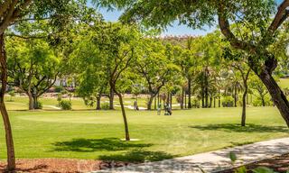 Gerenoveerd 3-slaapkamer luxe appartement te koop, eerstelijnsgolf Las Brisas in Nueva Andalucia, Marbella 36087 