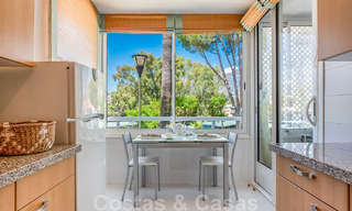 Gerenoveerd 3-slaapkamer luxe appartement te koop, eerstelijnsgolf Las Brisas in Nueva Andalucia, Marbella 36092 