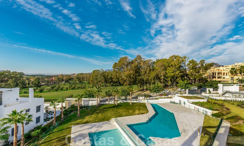 Modern luxe penthouse te koop in een eerstelijns golf design complex in Benahavis - Marbella 36126