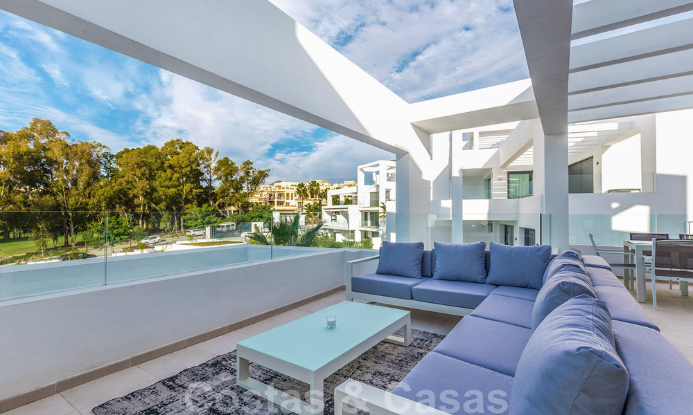 Modern luxe penthouse te koop in een eerstelijns golf design complex in Benahavis - Marbella 36136