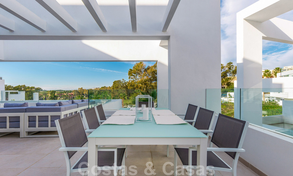 Modern luxe penthouse te koop in een eerstelijns golf design complex in Benahavis - Marbella 36137