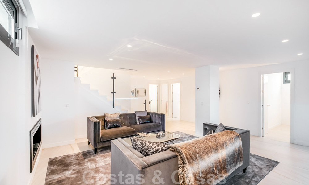 Instapklare, eigentijdse villa te koop op een steenworp van het strand en beachclubs en op loopafstand van de promenade en het centrum van San Pedro, Marbella 36332