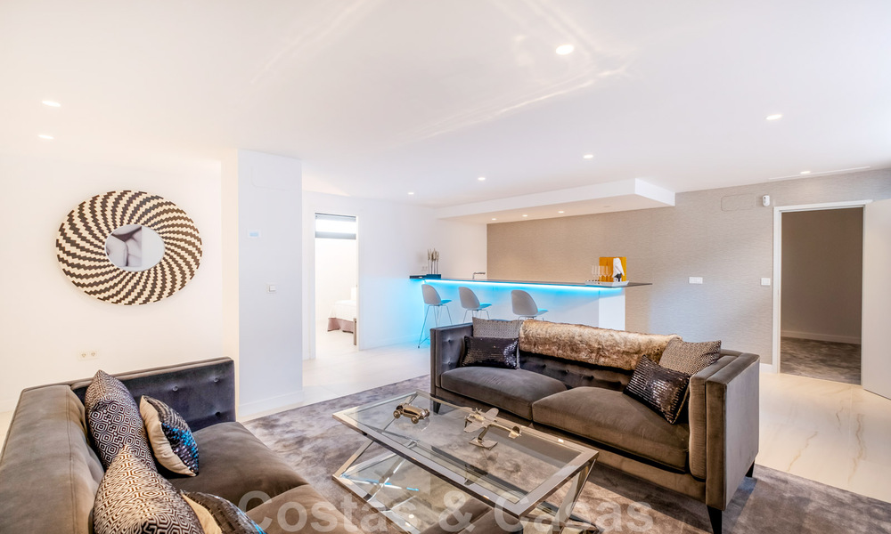 Instapklare, eigentijdse villa te koop op een steenworp van het strand en beachclubs en op loopafstand van de promenade en het centrum van San Pedro, Marbella 36334