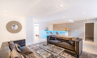 Instapklare, eigentijdse villa te koop op een steenworp van het strand en beachclubs en op loopafstand van de promenade en het centrum van San Pedro, Marbella 36334 