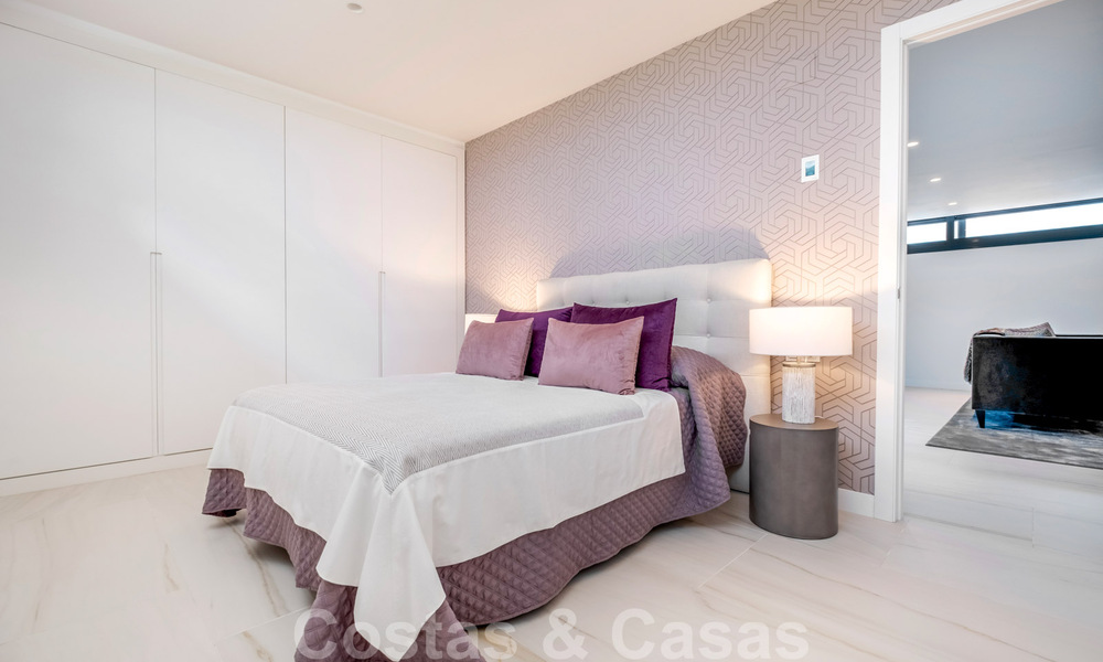 Instapklare, eigentijdse villa te koop op een steenworp van het strand en beachclubs en op loopafstand van de promenade en het centrum van San Pedro, Marbella 36335