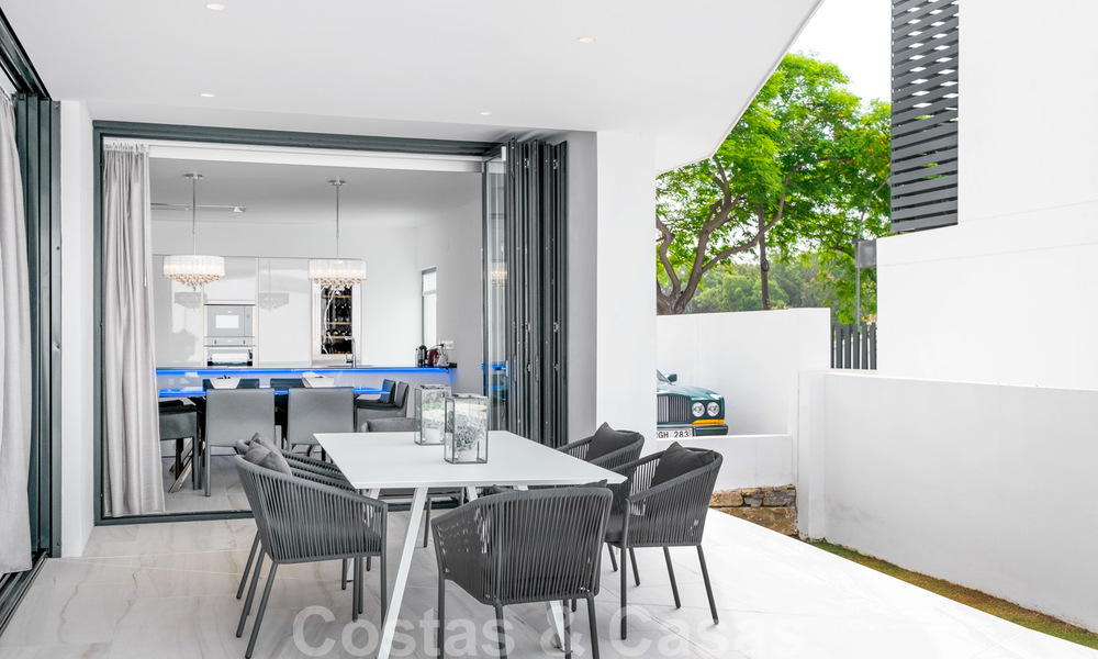 Instapklare, eigentijdse villa te koop op een steenworp van het strand en beachclubs en op loopafstand van de promenade en het centrum van San Pedro, Marbella 36339