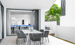 Instapklare, eigentijdse villa te koop op een steenworp van het strand en beachclubs en op loopafstand van de promenade en het centrum van San Pedro, Marbella 36339 