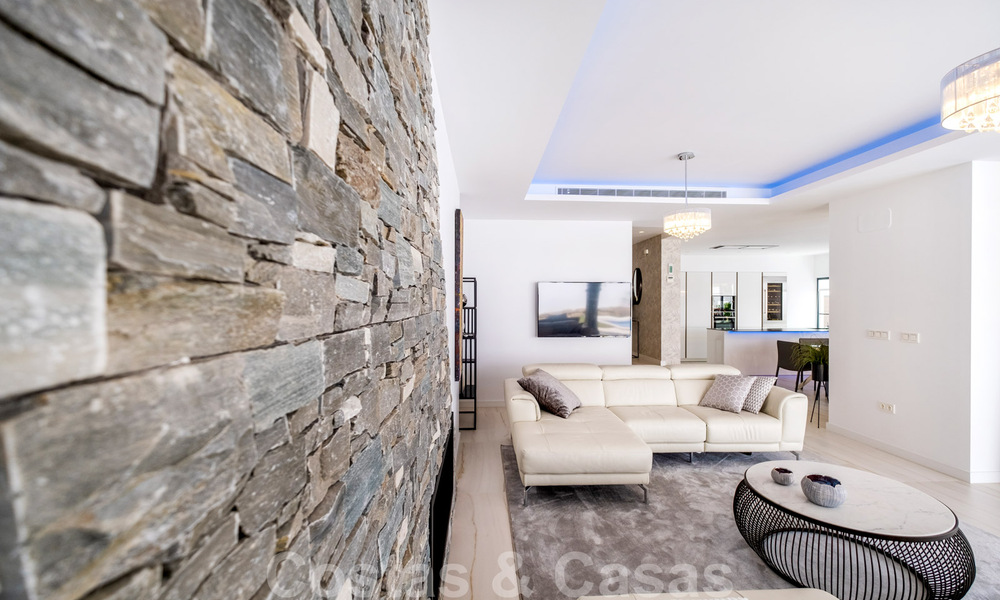 Instapklare, eigentijdse villa te koop op een steenworp van het strand en beachclubs en op loopafstand van de promenade en het centrum van San Pedro, Marbella 36344