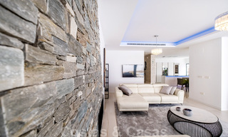 Instapklare, eigentijdse villa te koop op een steenworp van het strand en beachclubs en op loopafstand van de promenade en het centrum van San Pedro, Marbella 36344 