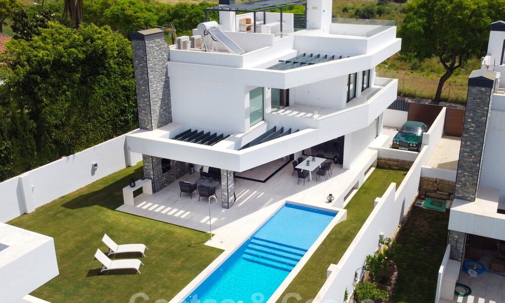 Instapklare, eigentijdse villa te koop op een steenworp van het strand en beachclubs en op loopafstand van de promenade en het centrum van San Pedro, Marbella 36358