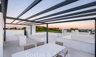 Instapklare, eigentijdse villa te koop op een steenworp van het strand en beachclubs en op loopafstand van de promenade en het centrum van San Pedro, Marbella 36361 