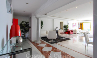 Appartement te koop met open zeezicht in het iconische eerstelijnsstrand complex Gray D’Albion in Puerto Banus, Marbella 36231 