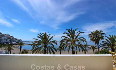 Appartement te koop met open zeezicht in het iconische eerstelijnsstrand complex Gray D’Albion in Puerto Banus, Marbella 36239