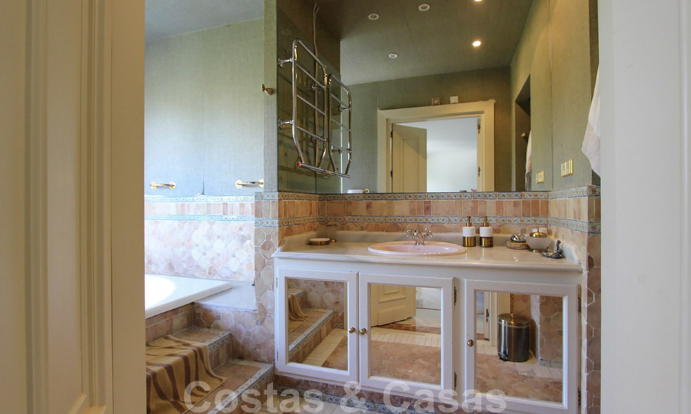 Appartement te koop met open zeezicht in het iconische eerstelijnsstrand complex Gray D’Albion in Puerto Banus, Marbella 36241