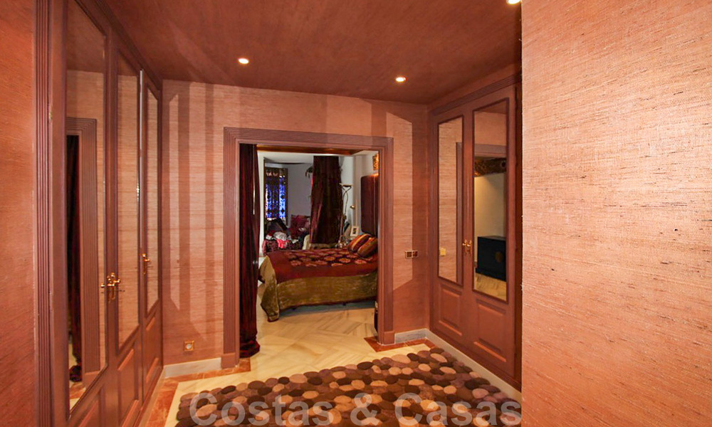 Appartement te koop met open zeezicht in het iconische eerstelijnsstrand complex Gray D’Albion in Puerto Banus, Marbella 36244