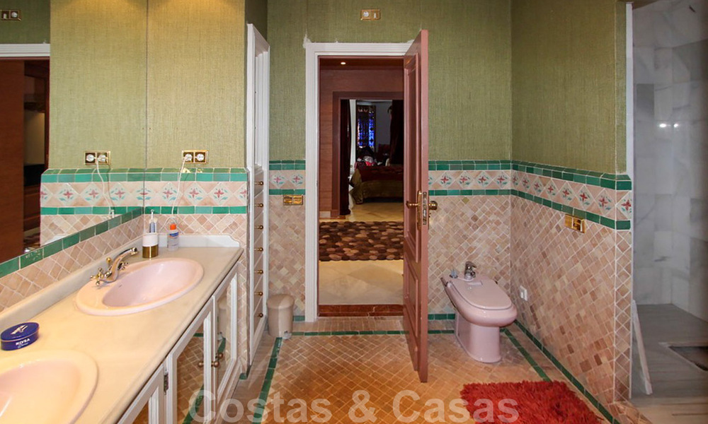 Appartement te koop met open zeezicht in het iconische eerstelijnsstrand complex Gray D’Albion in Puerto Banus, Marbella 36245