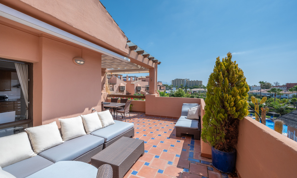 Penthouse met 5 slaapkamers te koop aan de strandzijde van de New Golden Mile, tussen Marbella en Estepona 36266