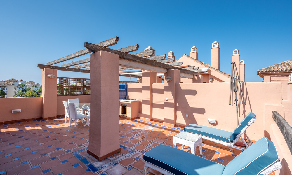 Penthouse met 5 slaapkamers te koop aan de strandzijde van de New Golden Mile, tussen Marbella en Estepona 36272