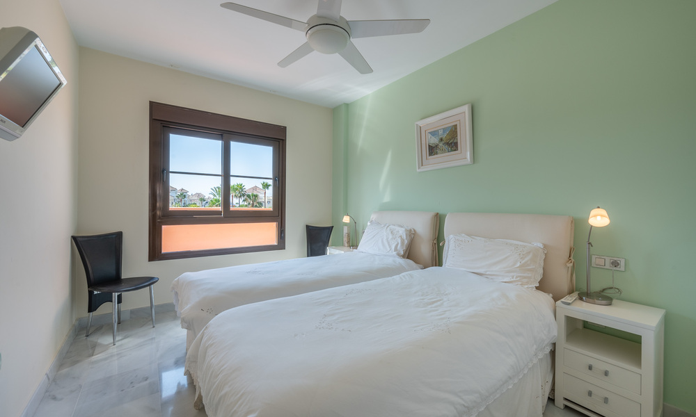 Penthouse met 5 slaapkamers te koop aan de strandzijde van de New Golden Mile, tussen Marbella en Estepona 36277