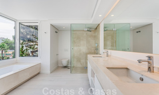 Moderne beachside villa te koop in Marbella-oost met zeezicht op een steenworp van goede en gezellige stranden 36449 