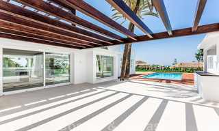 Moderne beachside villa te koop in Marbella-oost met zeezicht op een steenworp van goede en gezellige stranden 36453 