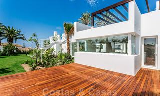 Moderne beachside villa te koop in Marbella-oost met zeezicht op een steenworp van goede en gezellige stranden 36458 