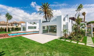 Moderne beachside villa te koop in Marbella-oost met zeezicht op een steenworp van goede en gezellige stranden 36467 