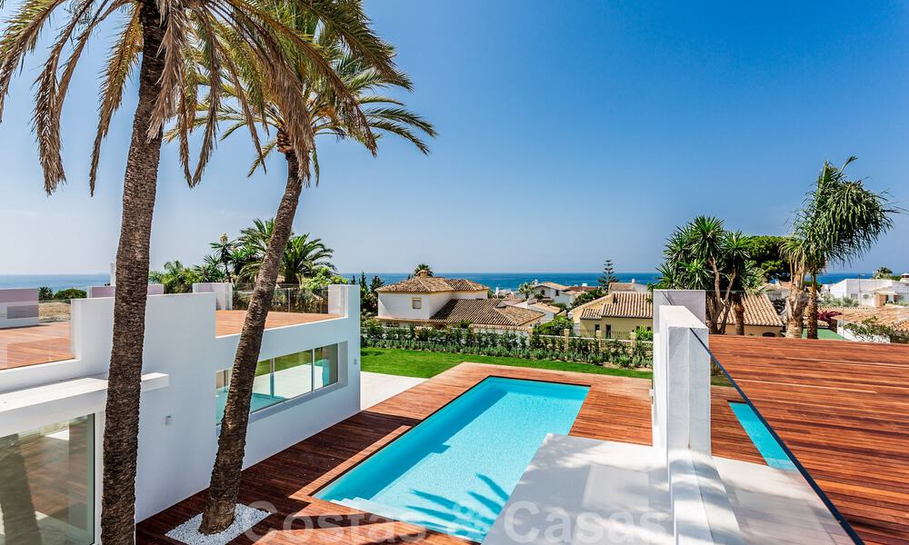 Moderne beachside villa te koop in Marbella-oost met zeezicht op een steenworp van goede en gezellige stranden 36468