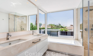 Moderne beachside villa te koop in Marbella-oost met zeezicht op een steenworp van goede en gezellige stranden 36481 