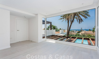 Moderne beachside villa te koop in Marbella-oost met zeezicht op een steenworp van goede en gezellige stranden 36482 