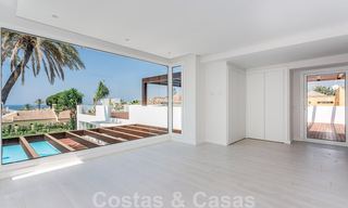 Moderne beachside villa te koop in Marbella-oost met zeezicht op een steenworp van goede en gezellige stranden 36483 